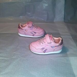 Reebok Classic Sneakers, size 6C